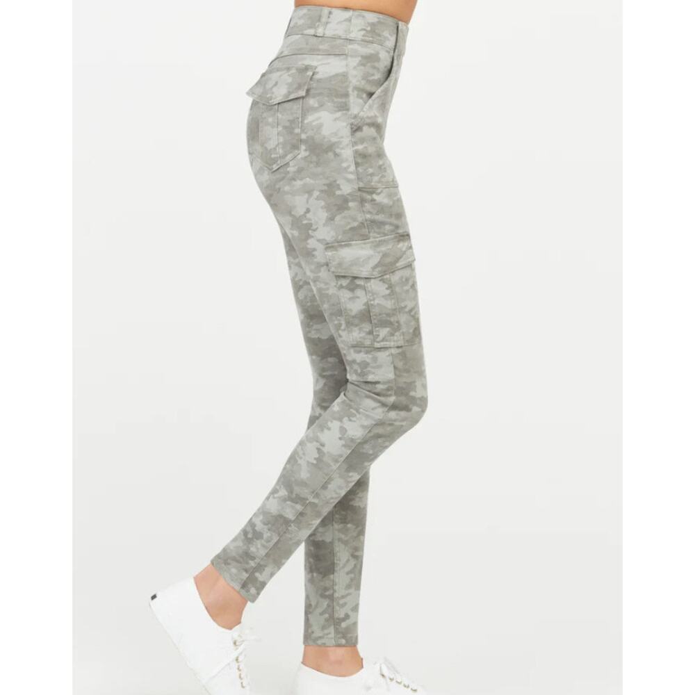 SPANX - Cropped Twill Cargo Pants / Army Fatigue / S / NWT - Picture 3 of 9